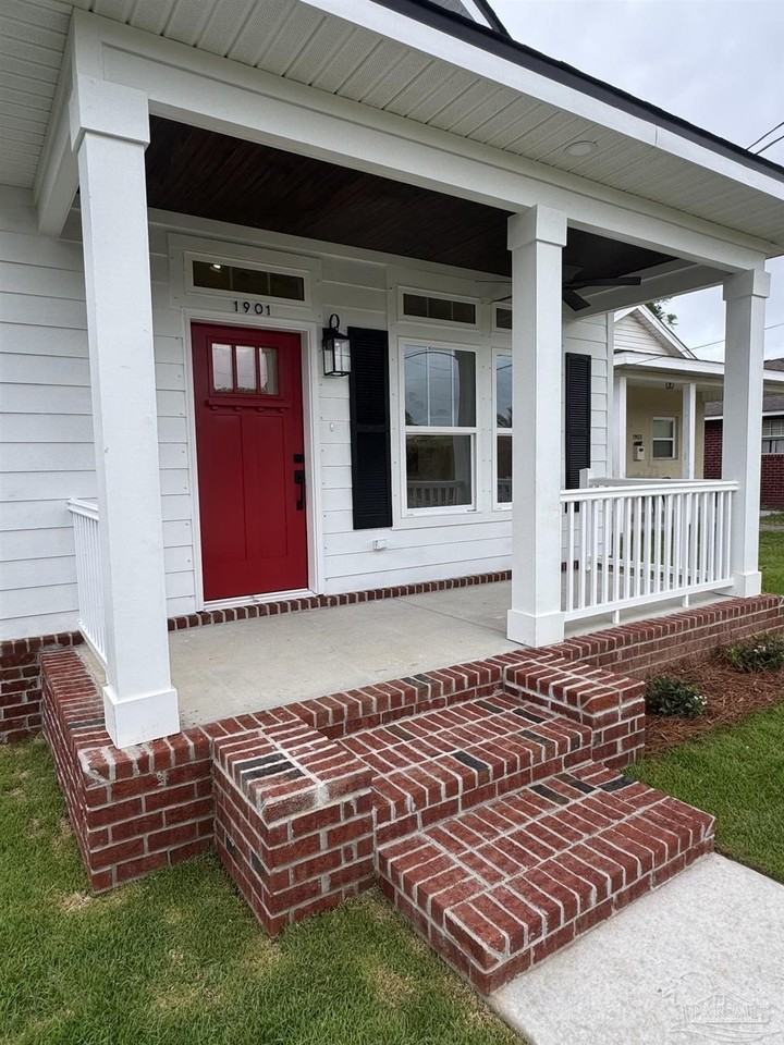1901 N Davis Hwy - Photo 2 of 24