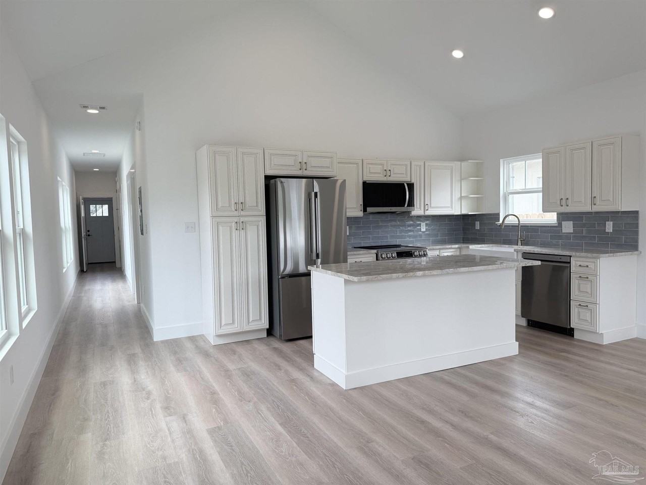 1901 N Davis Hwy - Photo 4 of 24
