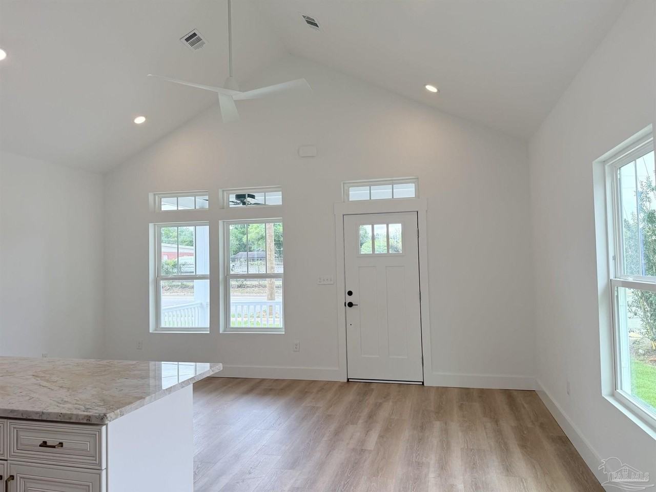 1901 N Davis Hwy - Photo 5 of 24