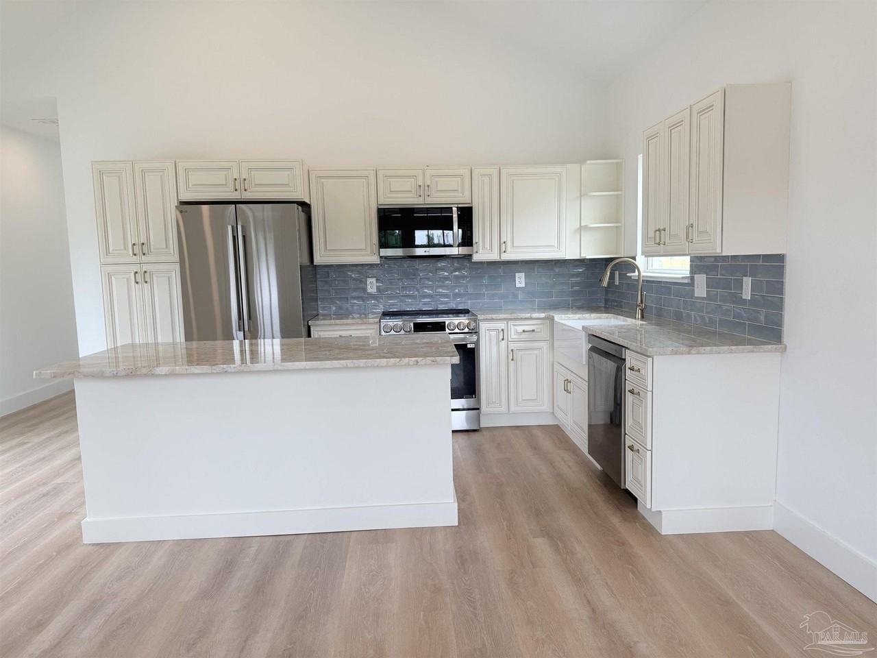 1901 N Davis Hwy - Photo 6 of 24