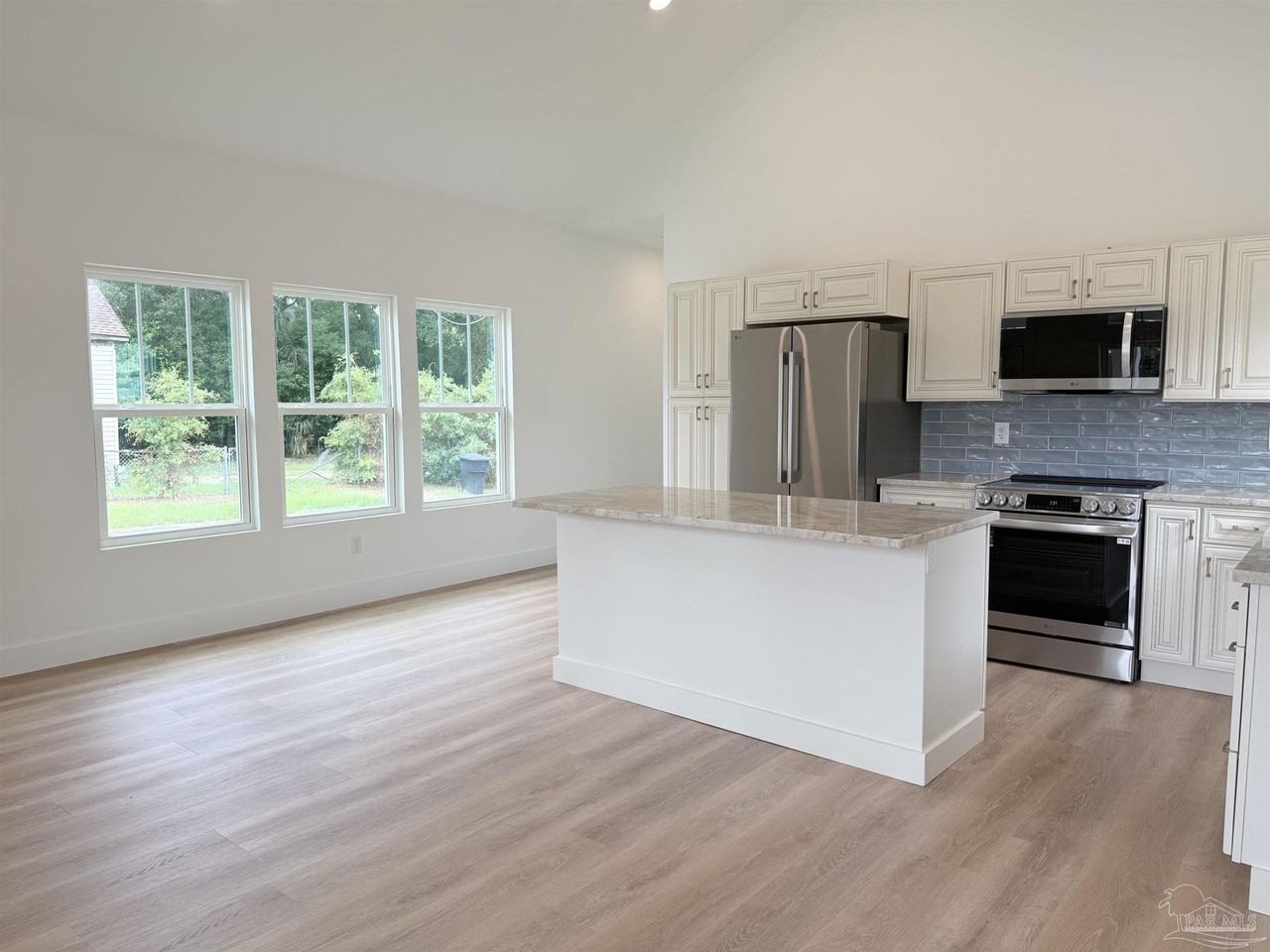 1901 N Davis Hwy - Photo 7 of 24