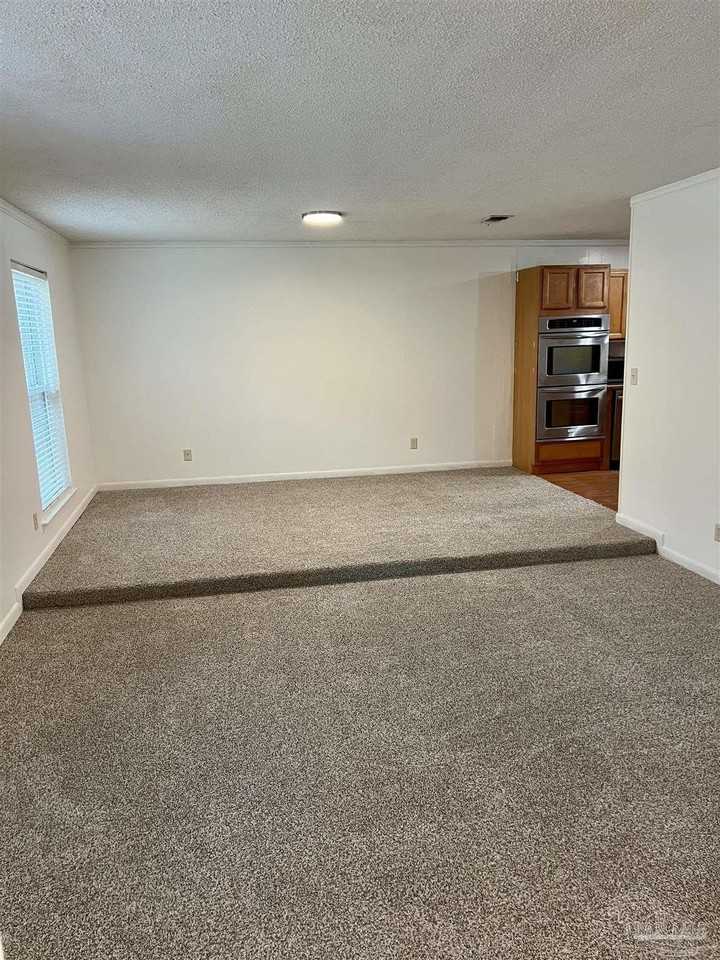 211 Cordoba St - Photo 2 of 20