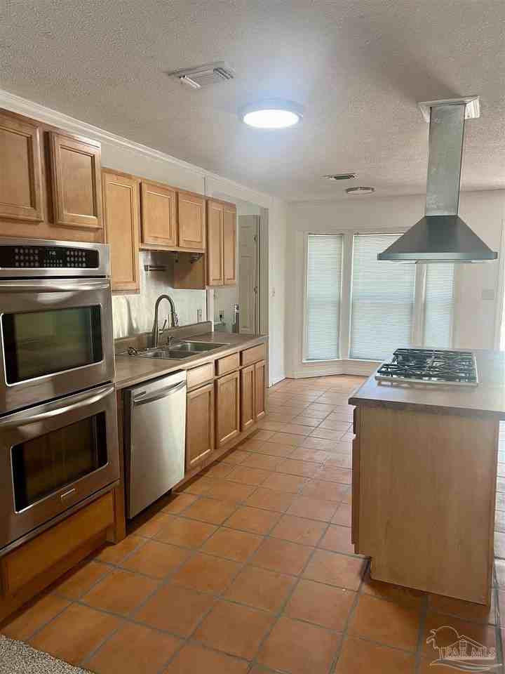 211 Cordoba St - Photo 4 of 20