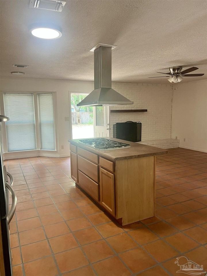 211 Cordoba St - Photo 6 of 20