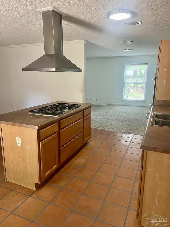 211 Cordoba St - Photo 7 of 20