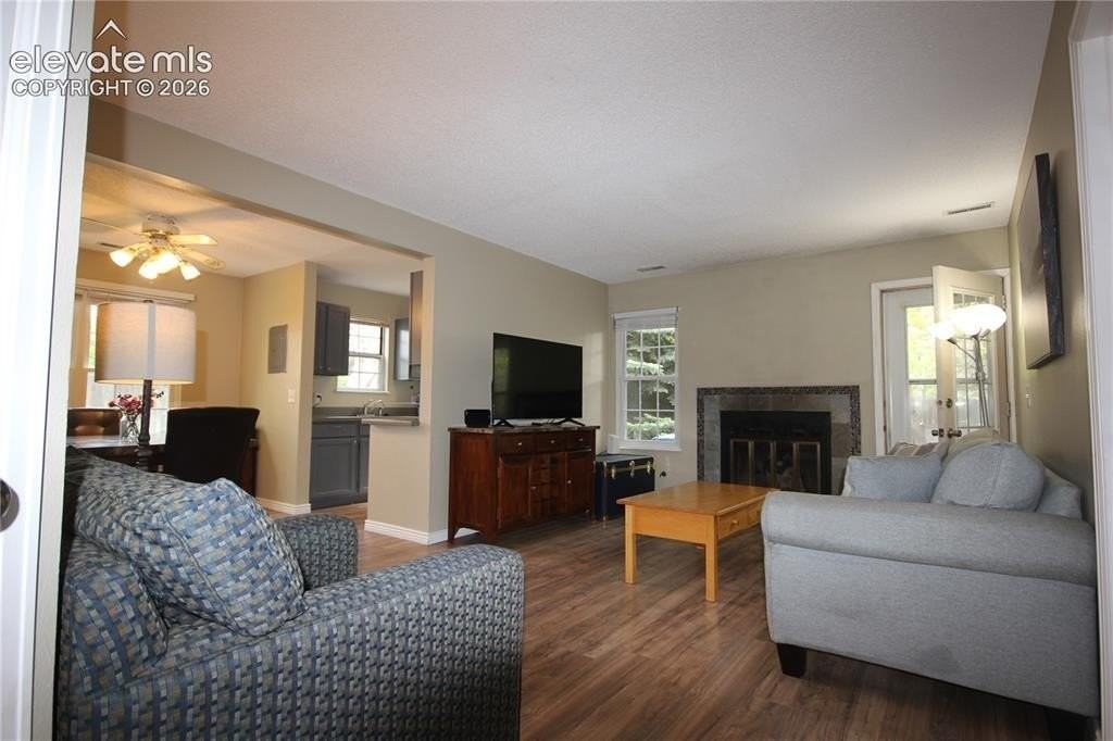 2109 Troy Ct - Photo 4 of 33