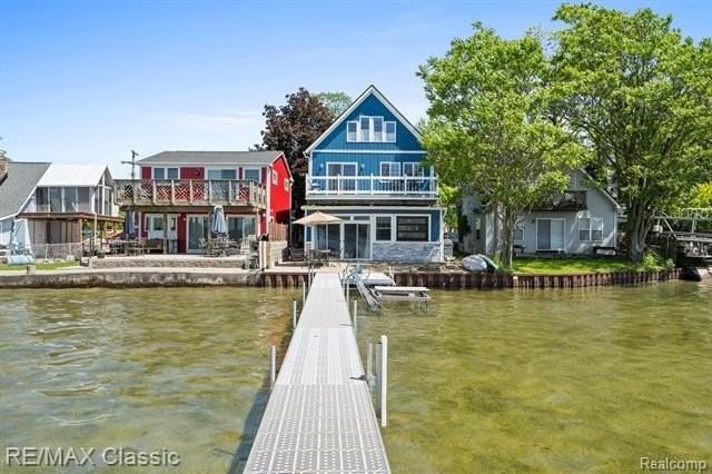 11478 E Shore Dr - Photo 2 of 50