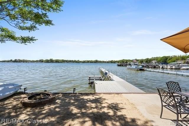 11478 E Shore Dr - Photo 3 of 50
