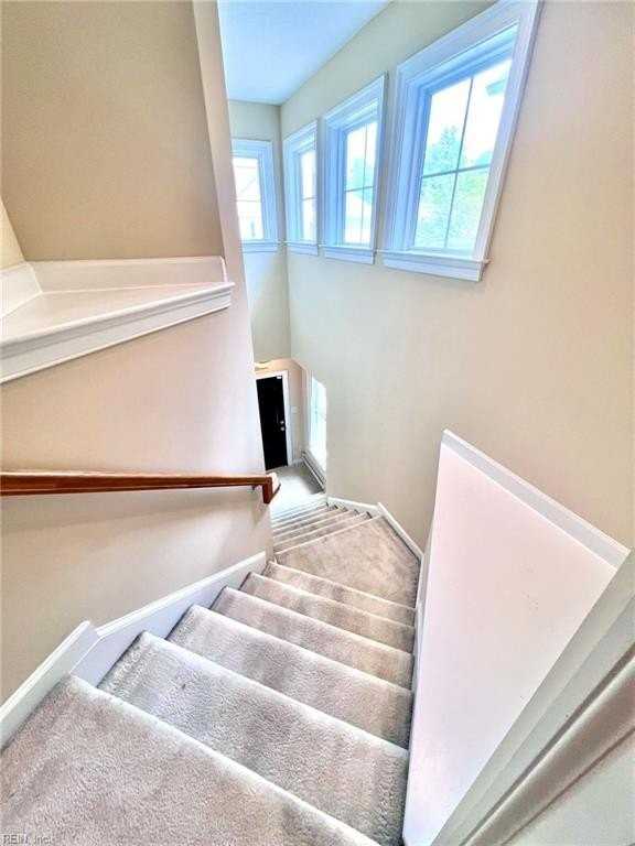 913 Turtle Pond Ln - Photo 3 of 36