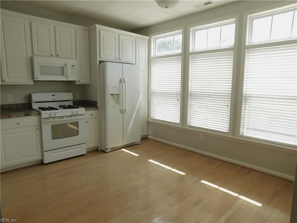 4728 Beach Bay Ct - Photo 5 of 26