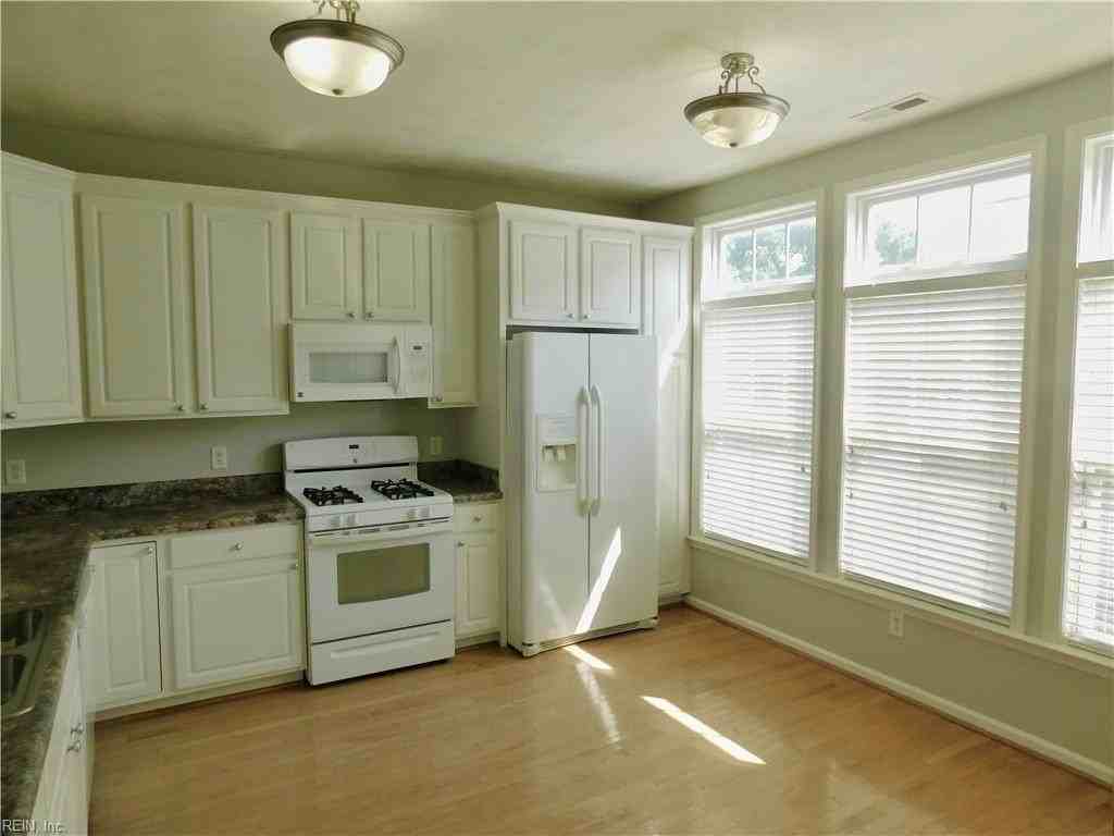 4728 Beach Bay Ct - Photo 7 of 26