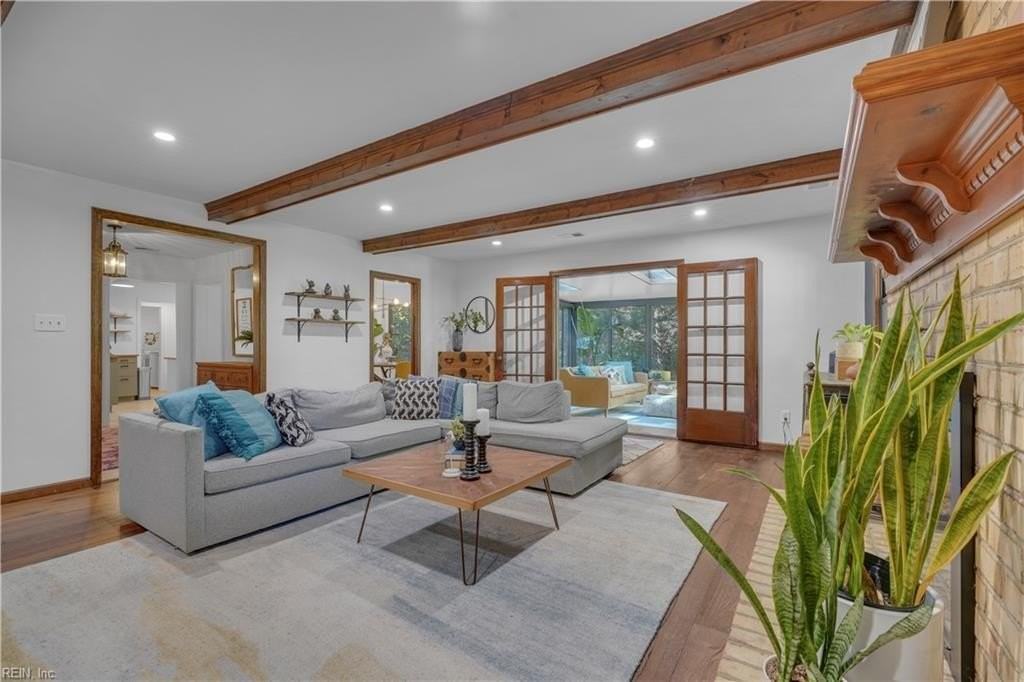 2537 Torrey Pl - Photo 6 of 42