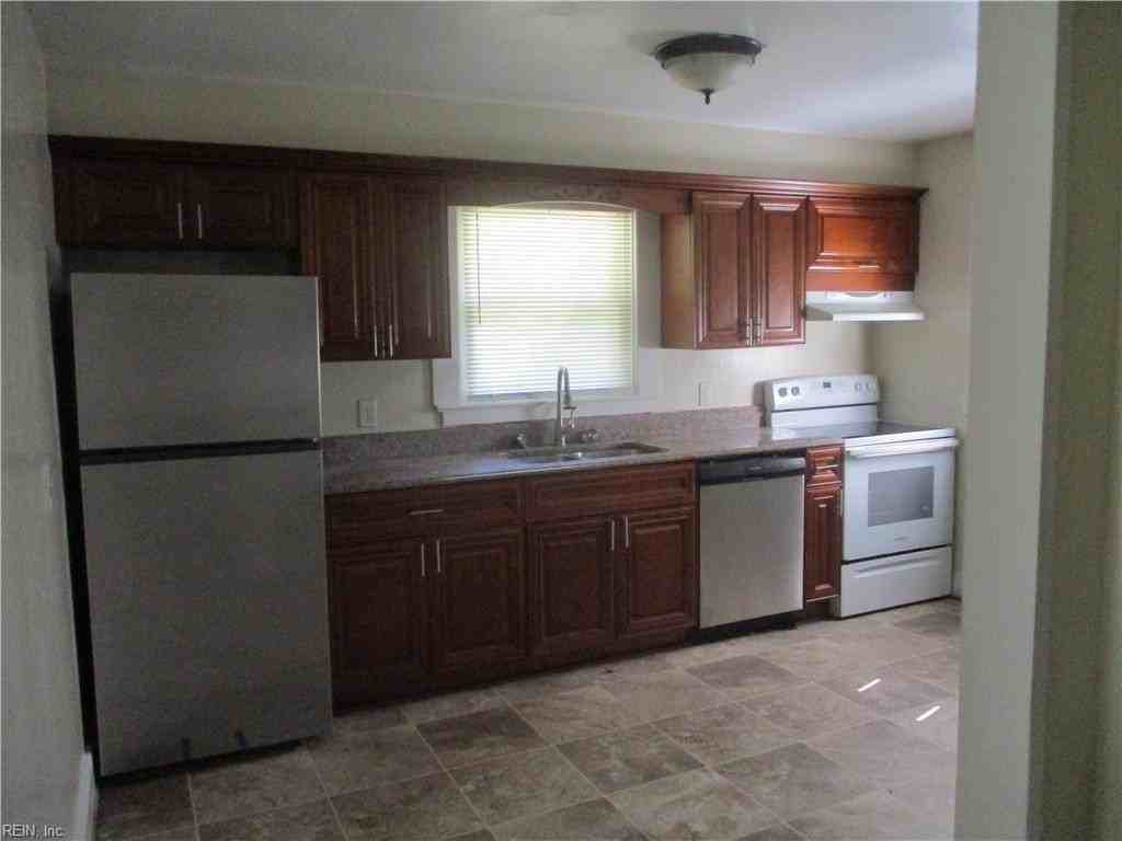 8918 Granby St - Photo 4 of 14