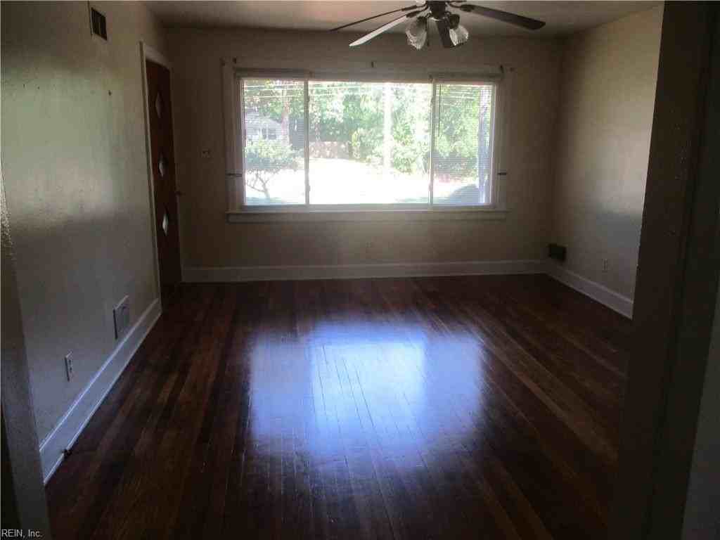 8918 Granby St - Photo 7 of 14