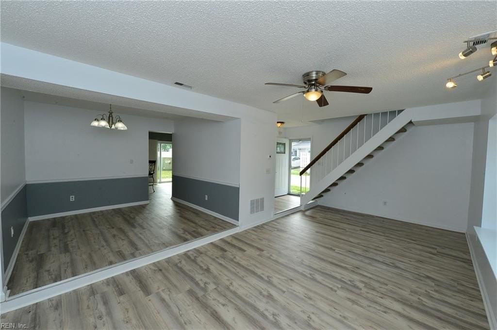 806 Jamestowne Dr - Photo 2 of 24