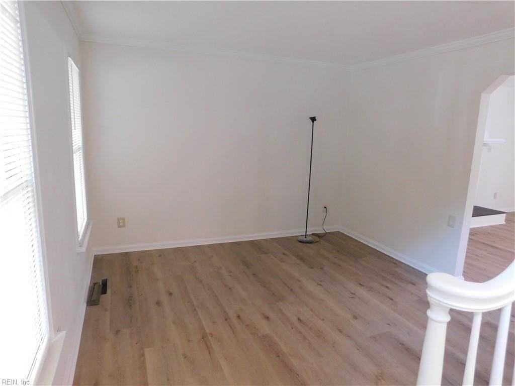 1129 Crystalwood Cir - Photo 2 of 23