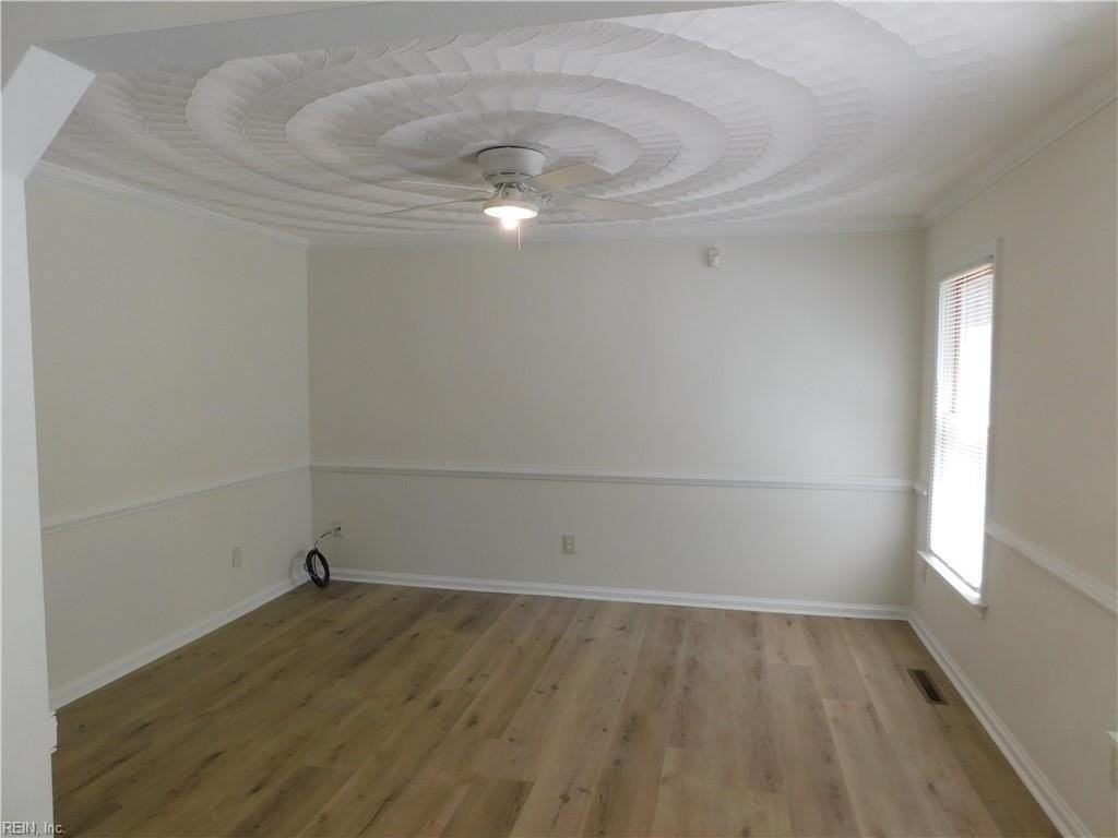 1129 Crystalwood Cir - Photo 3 of 23
