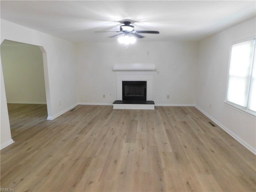 1129 Crystalwood Cir - Photo 4 of 23