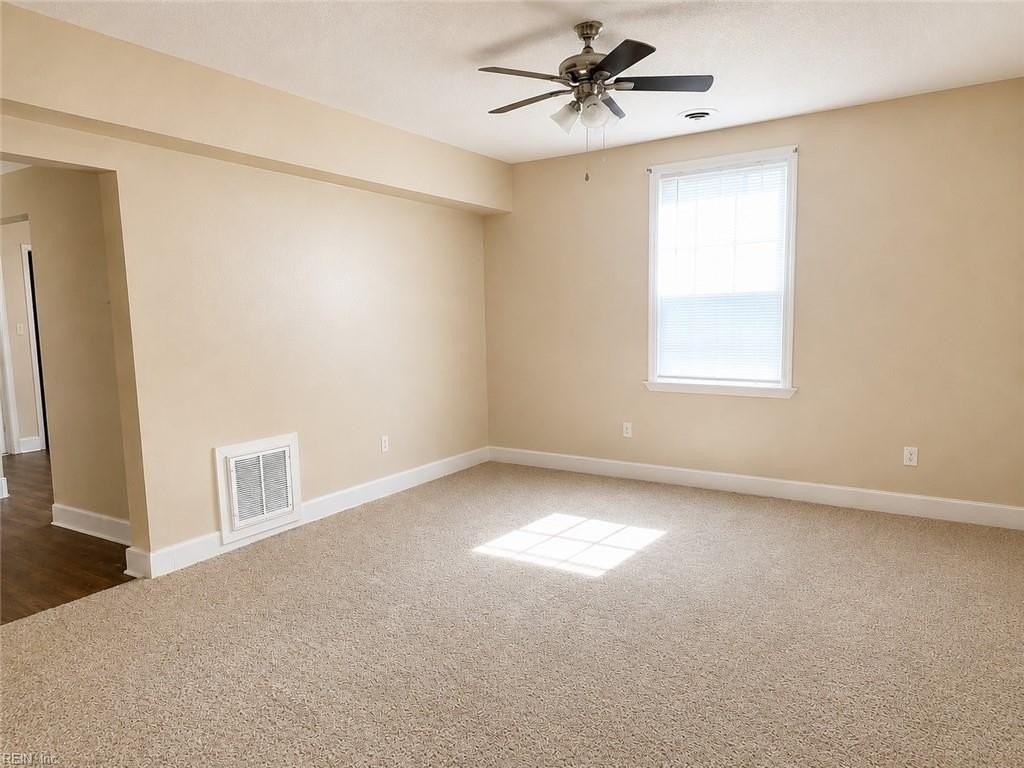 1032 37th St - Photo 3 of 15