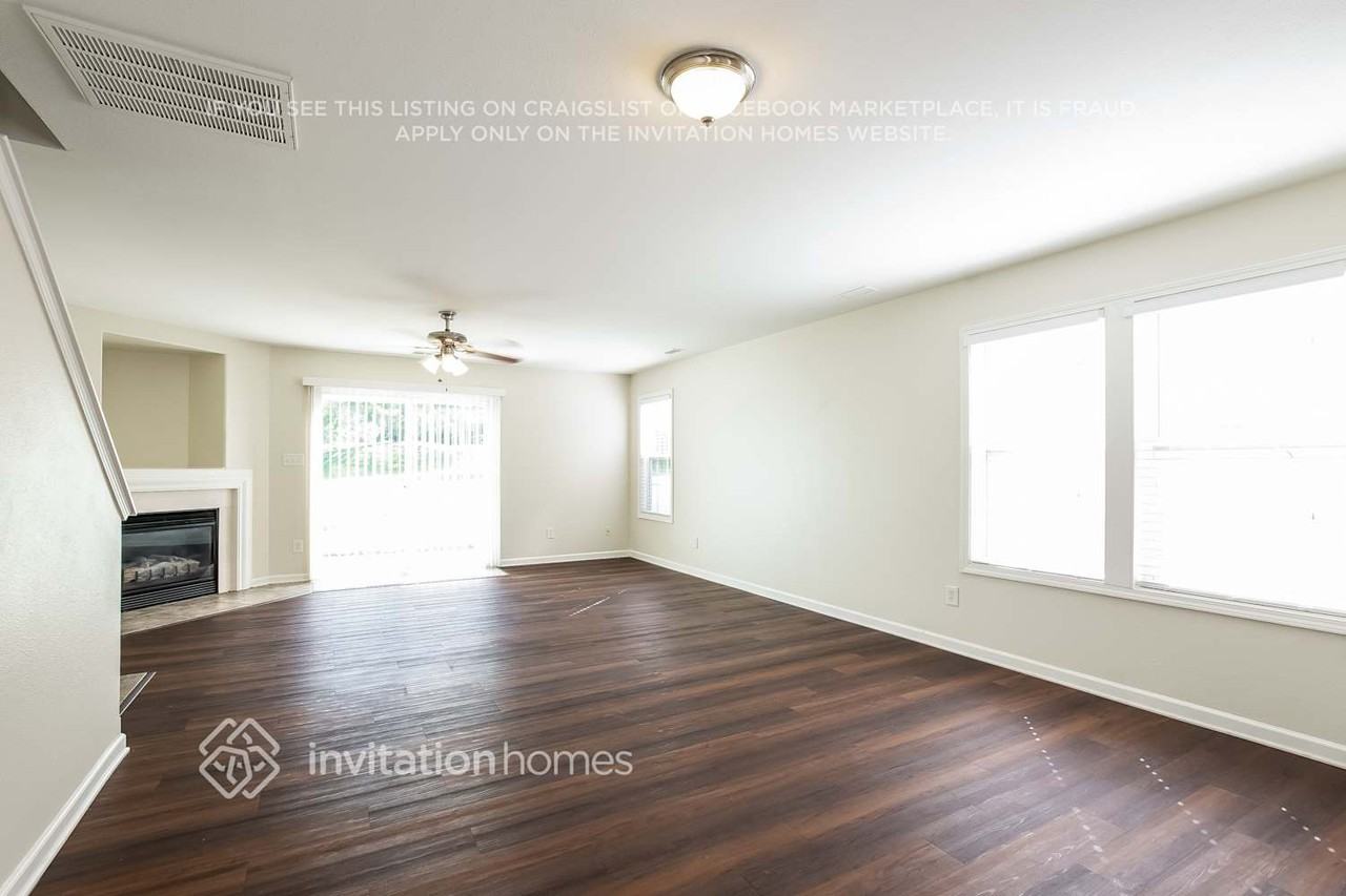 2011 Sunlight Path Dr - Photo 2 of 5