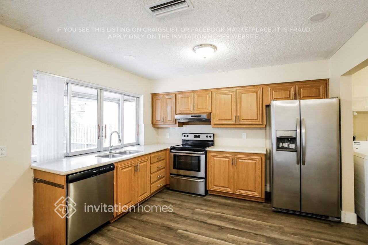 11860 Nw 29th Pl - Photo 7 of 17