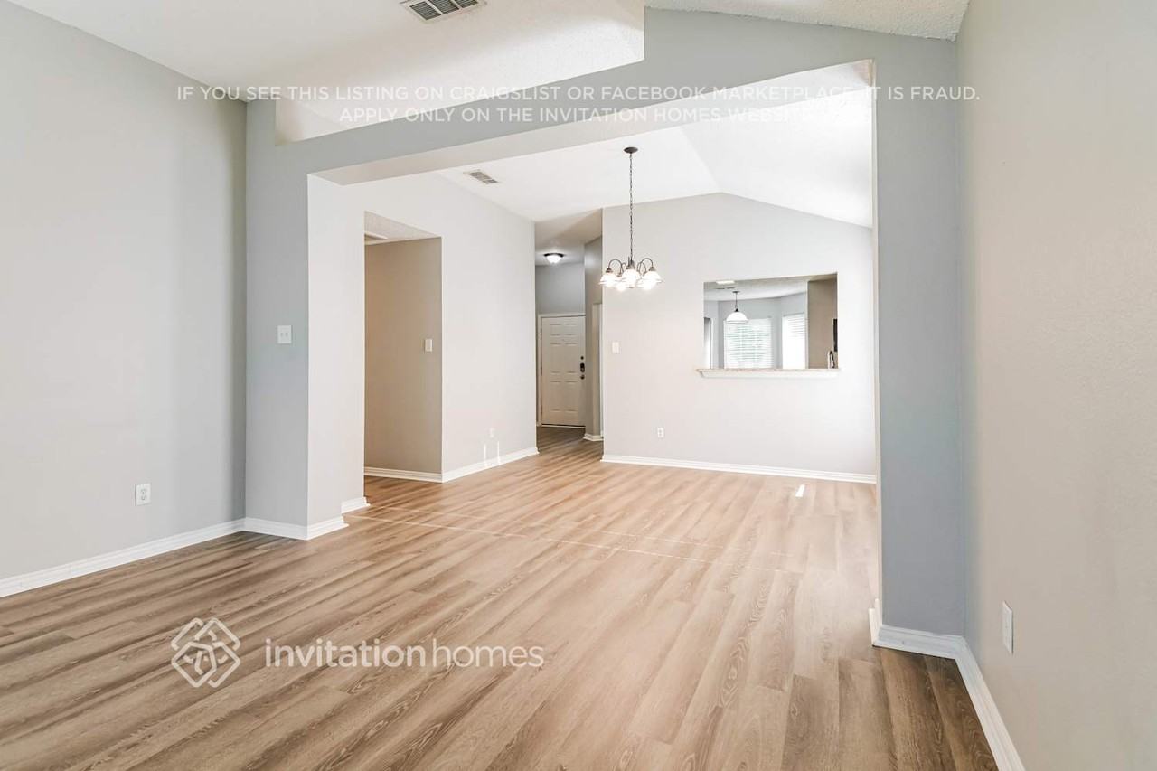 1044 Waterview Dr - Photo 4 of 17