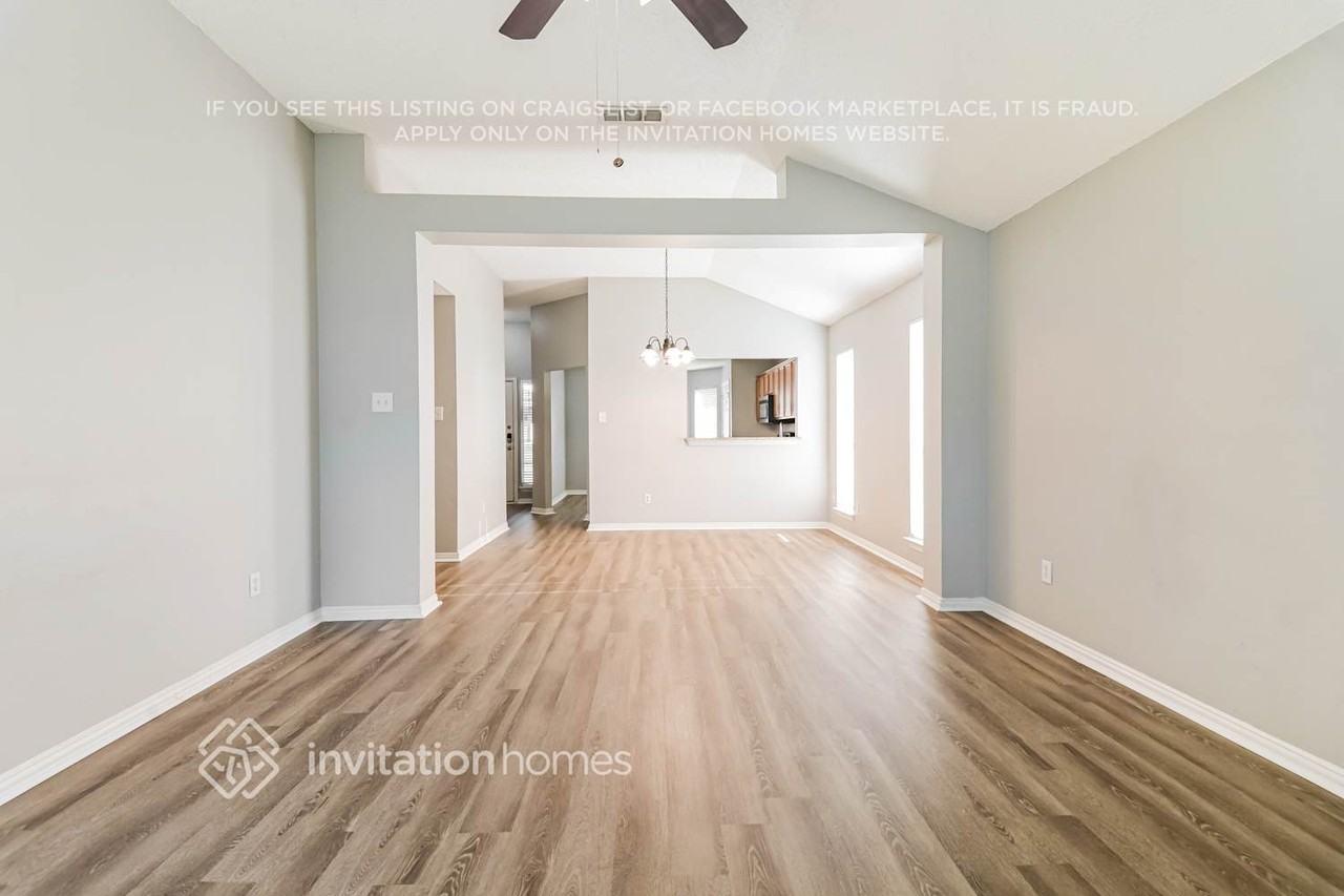 1044 Waterview Dr - Photo 5 of 17