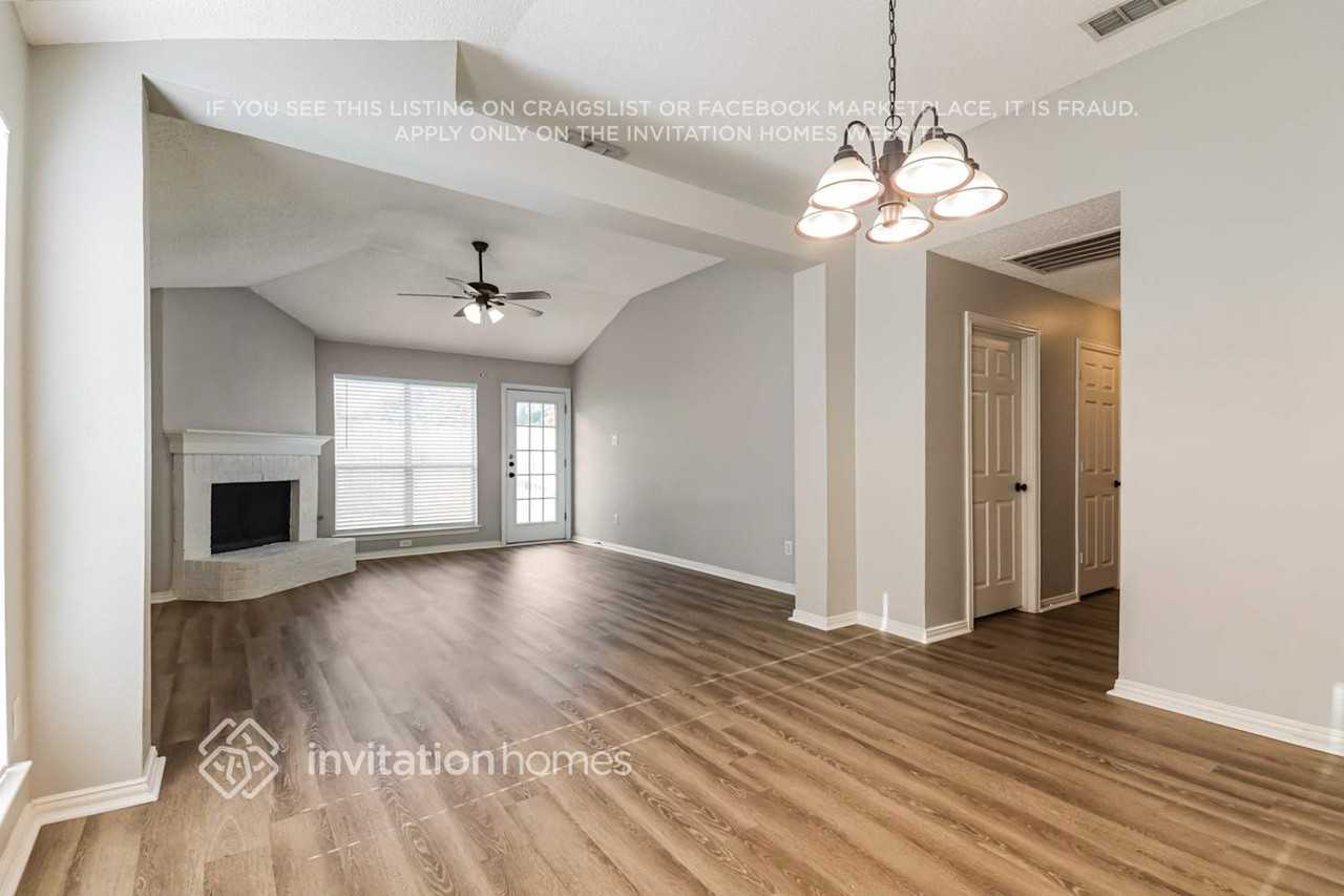 1044 Waterview Dr - Photo 6 of 17