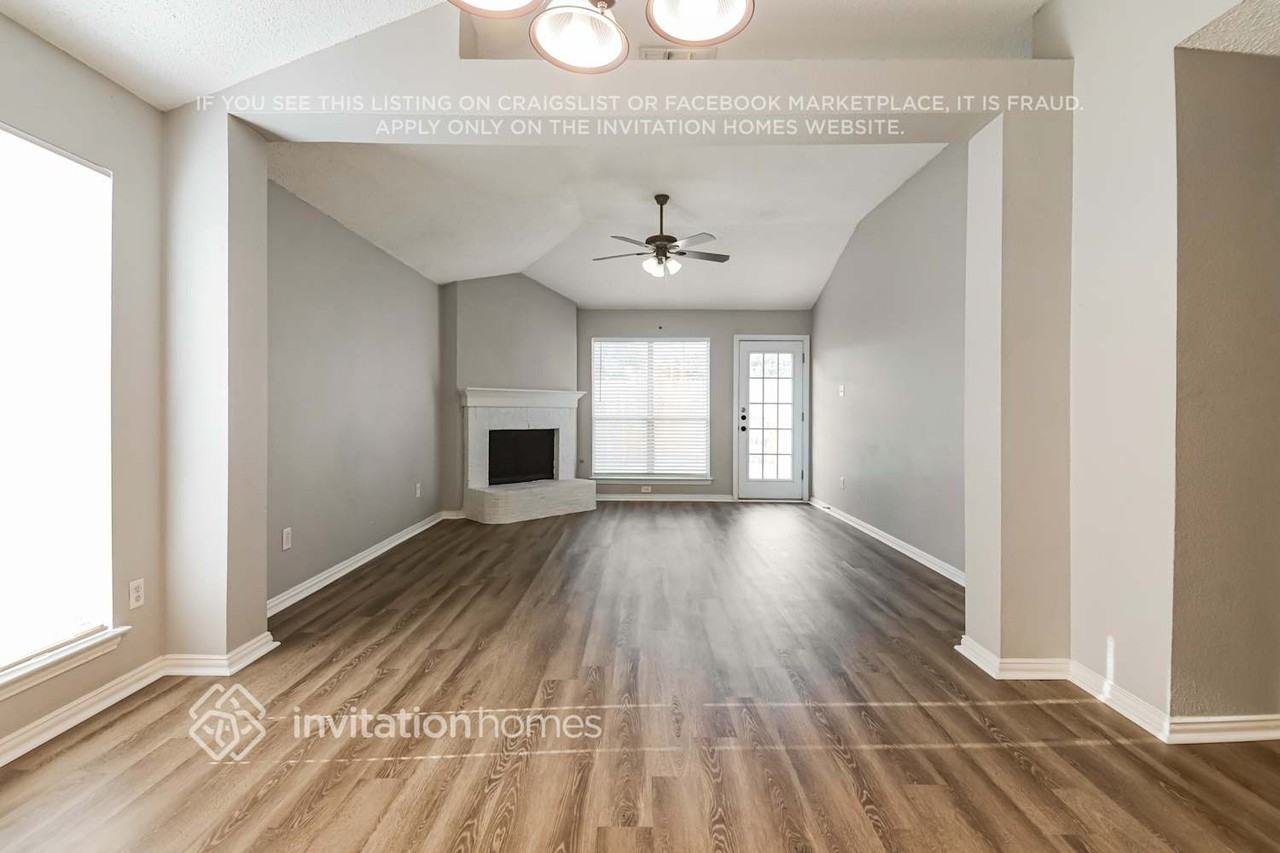 1044 Waterview Dr - Photo 7 of 17