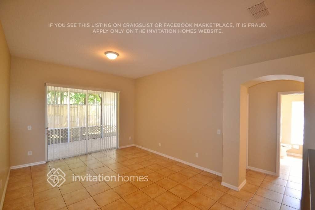 2384 Cobblefield Cir - Photo 2 of 9