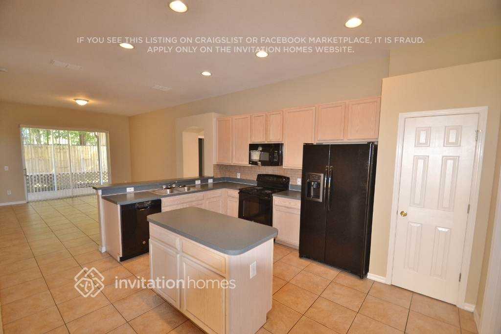 2384 Cobblefield Cir - Photo 3 of 9