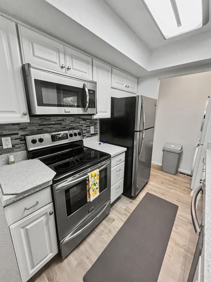 7538 Foxridge Way #8H - Photo 5 of 10