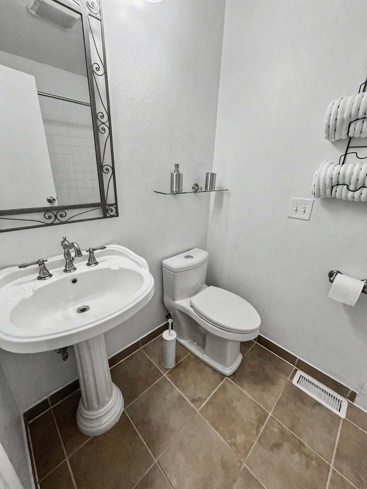 7538 Foxridge Way #8H - Photo 7 of 10