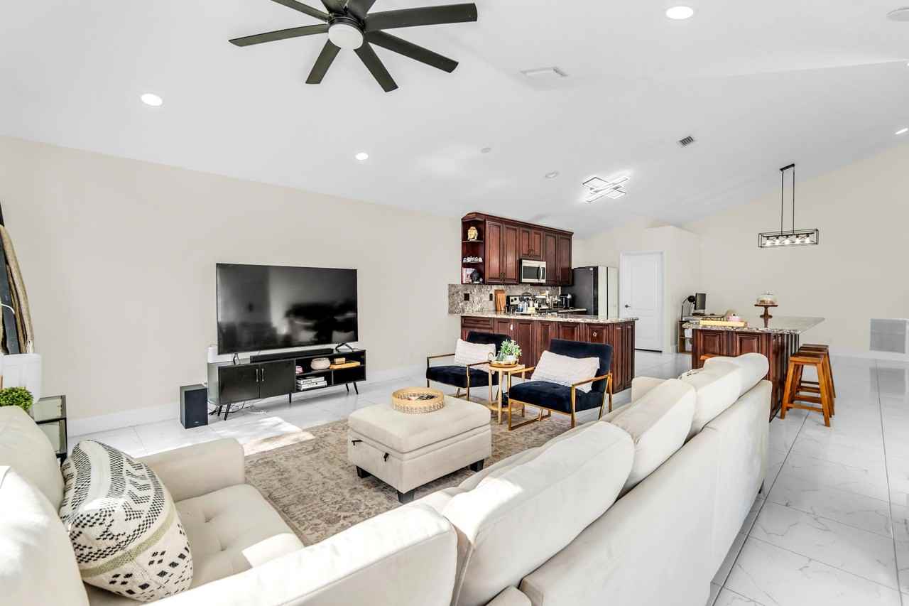 22625 Blue Fin Trl - Photo 4 of 35