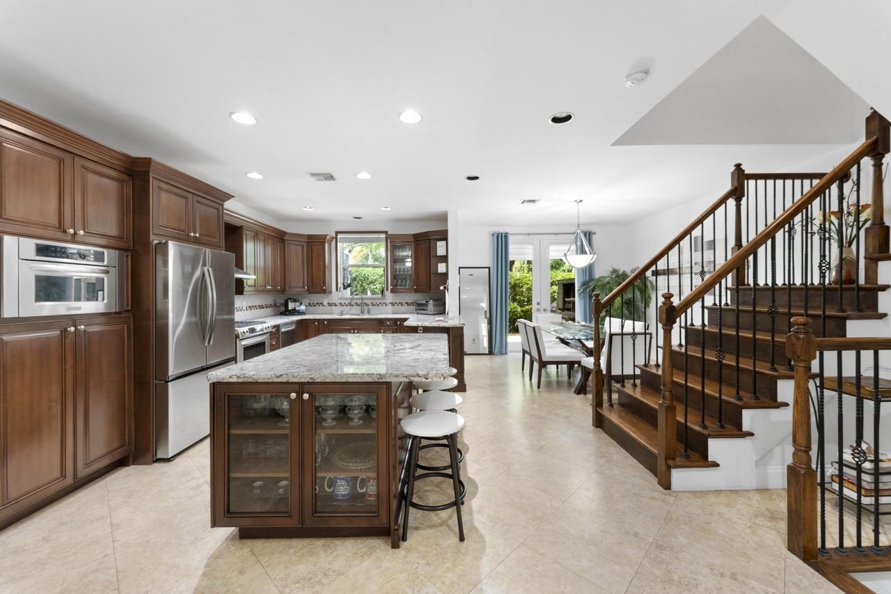 129 Spruce St - Photo 2 of 50