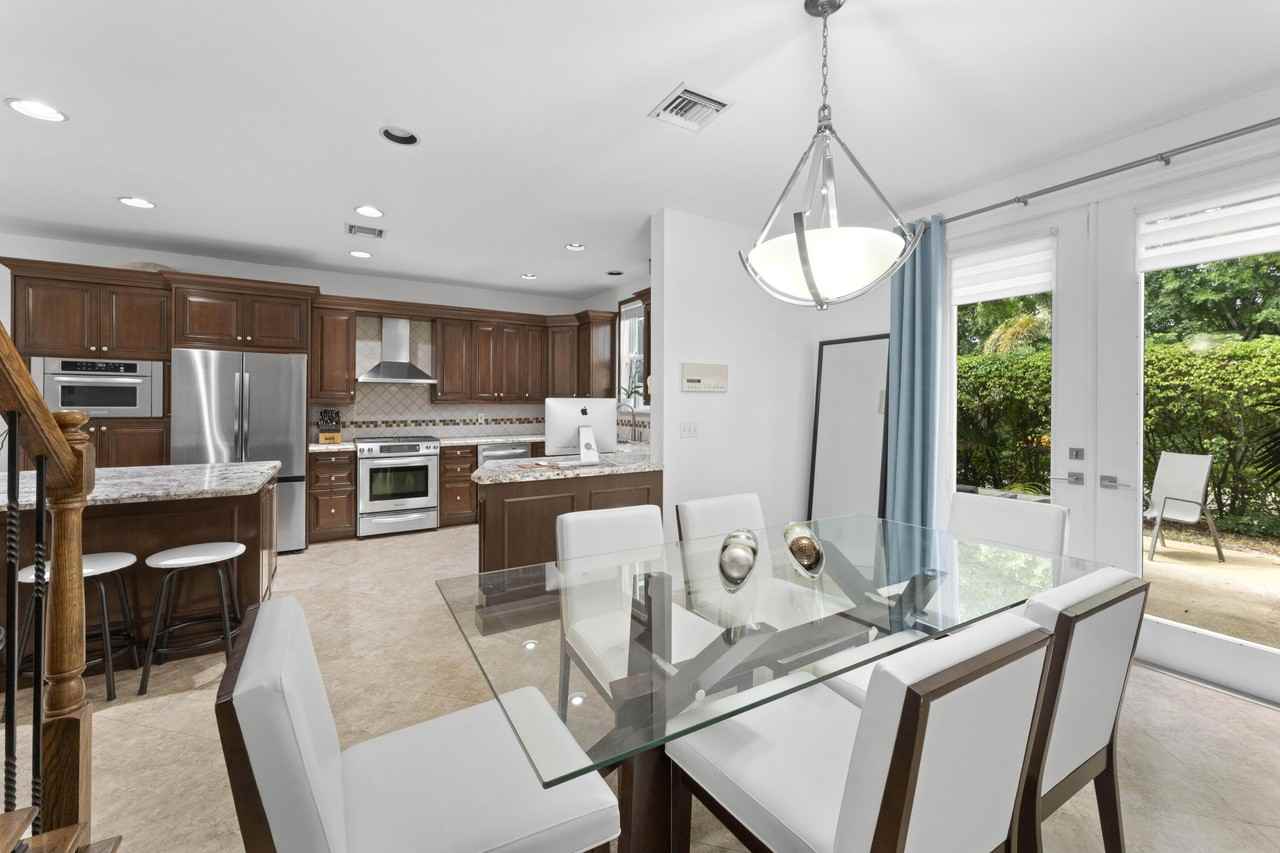 129 Spruce St - Photo 5 of 50
