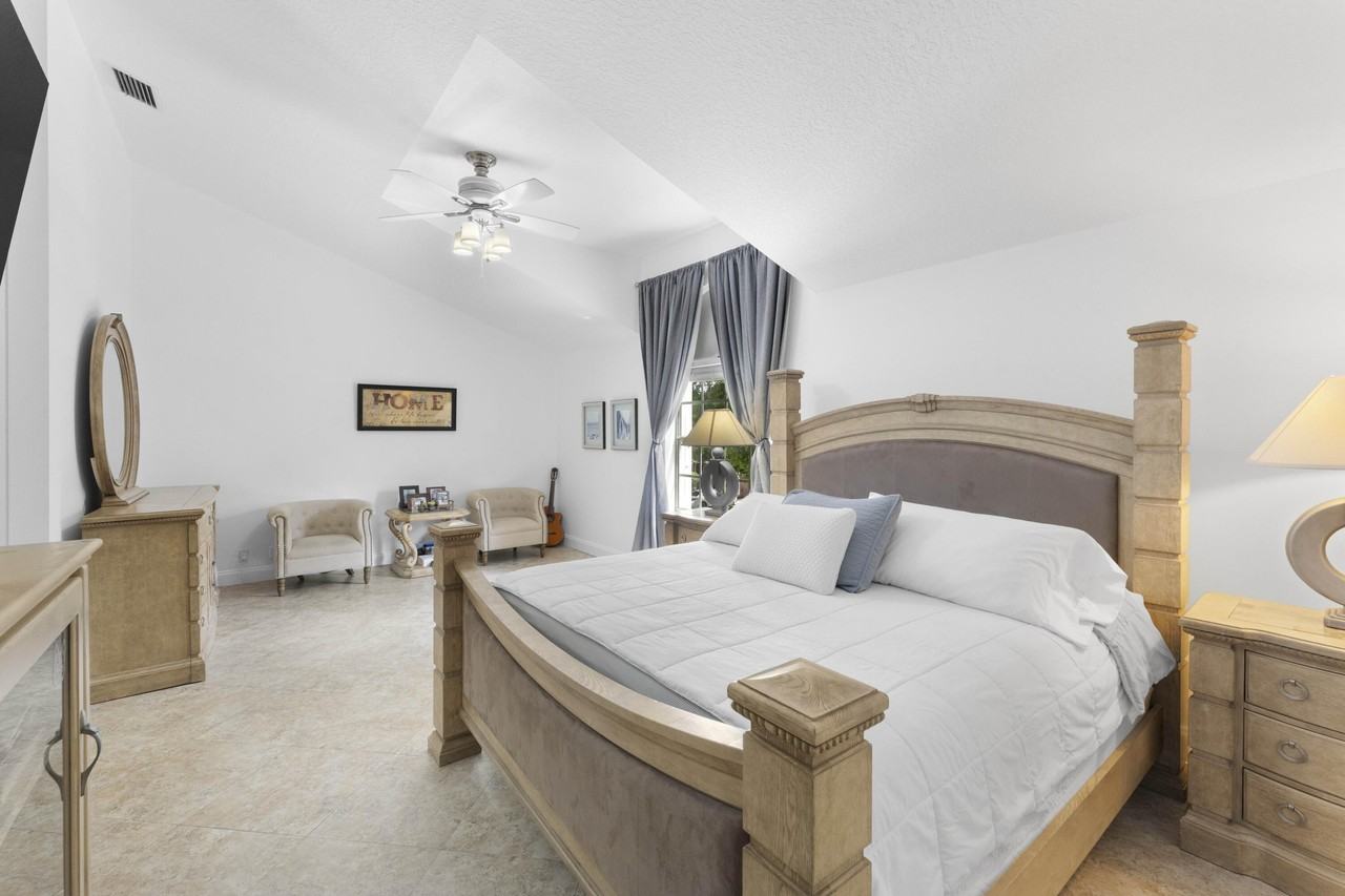 129 Spruce St - Photo 6 of 50