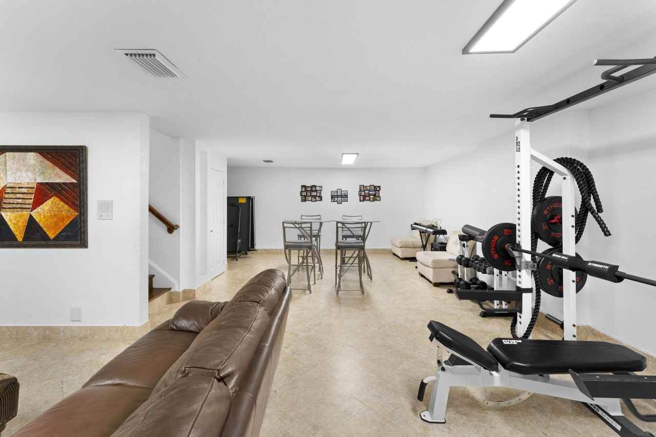 129 Spruce St - Photo 7 of 50
