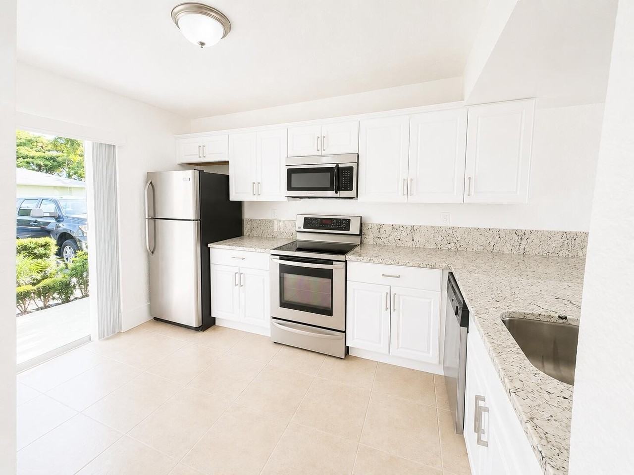 887 Crystal Lake Dr