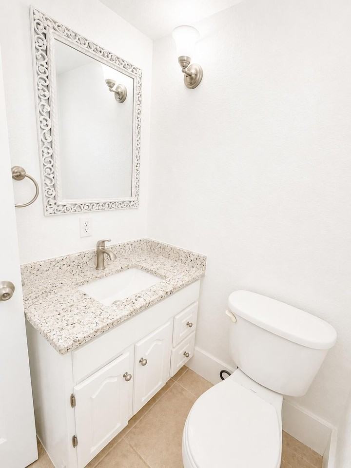 887 Crystal Lake Dr - Photo 5 of 27