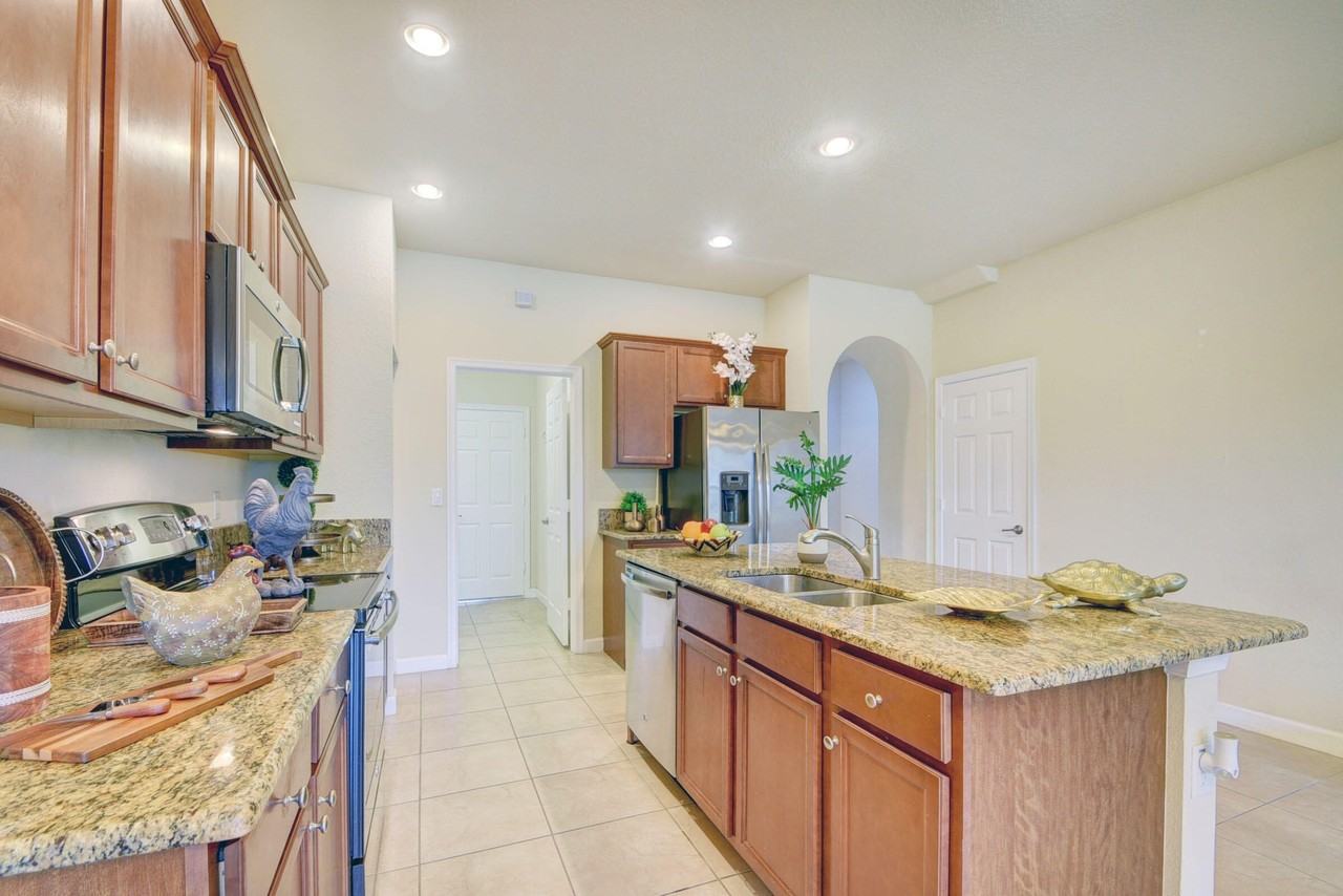 10385 Wellington Parc Dr - Photo 3 of 50