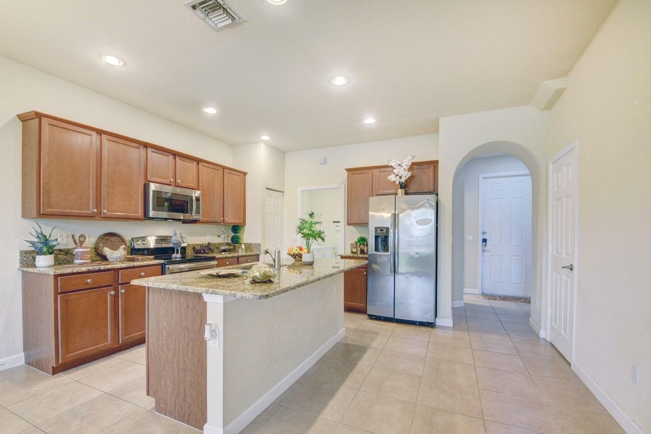 10385 Wellington Parc Dr - Photo 4 of 50