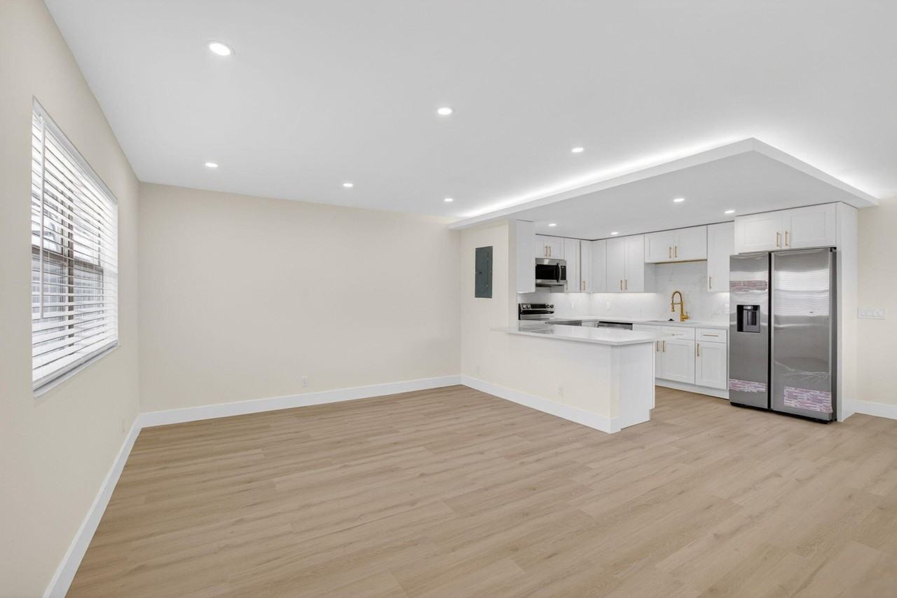 270 Brittany F #607 - Photo 3 of 50