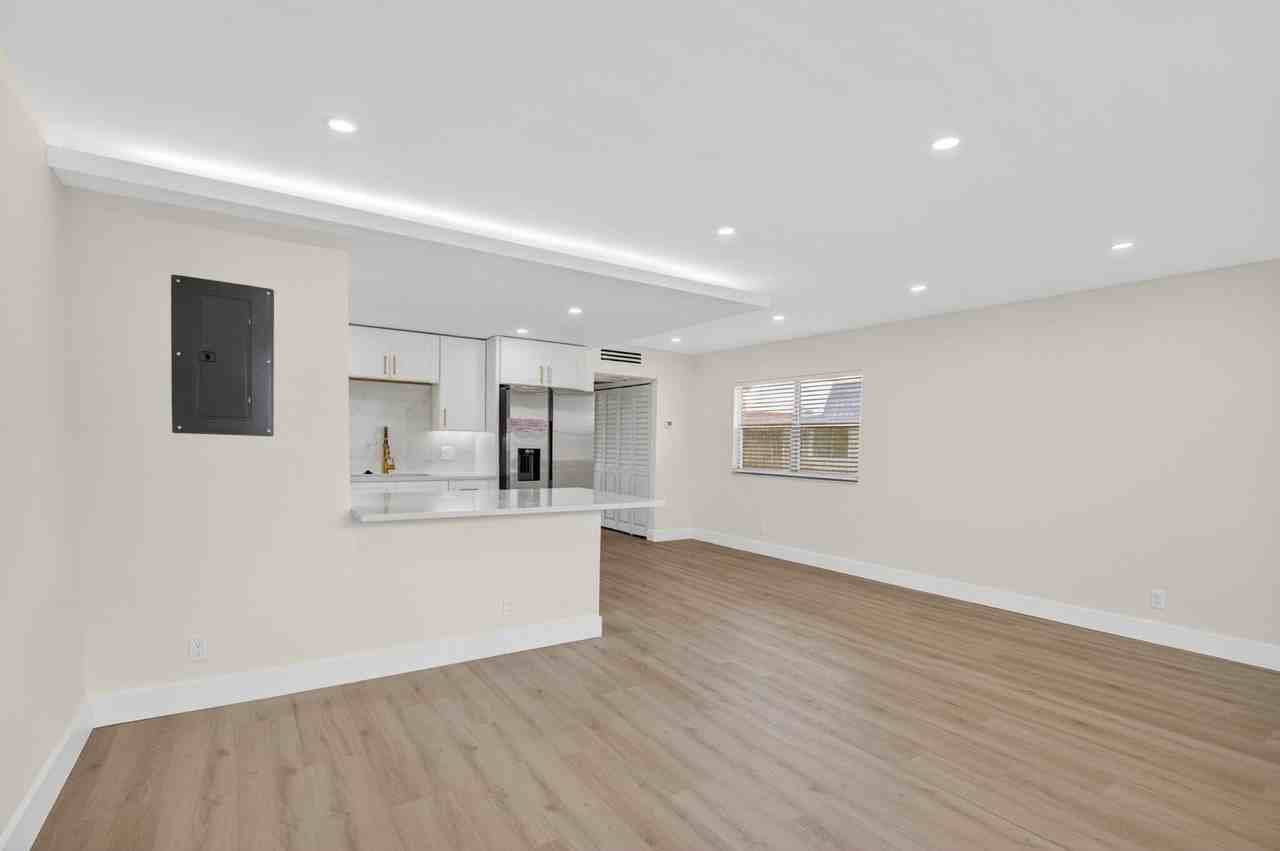 270 Brittany F #607 - Photo 4 of 50