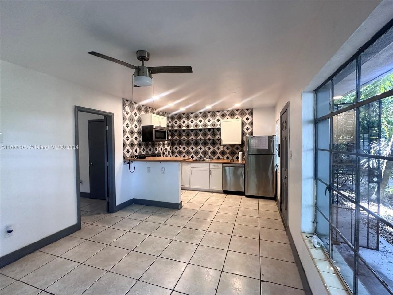 1418 Sw 27th St #1 - Photo 3 of 13