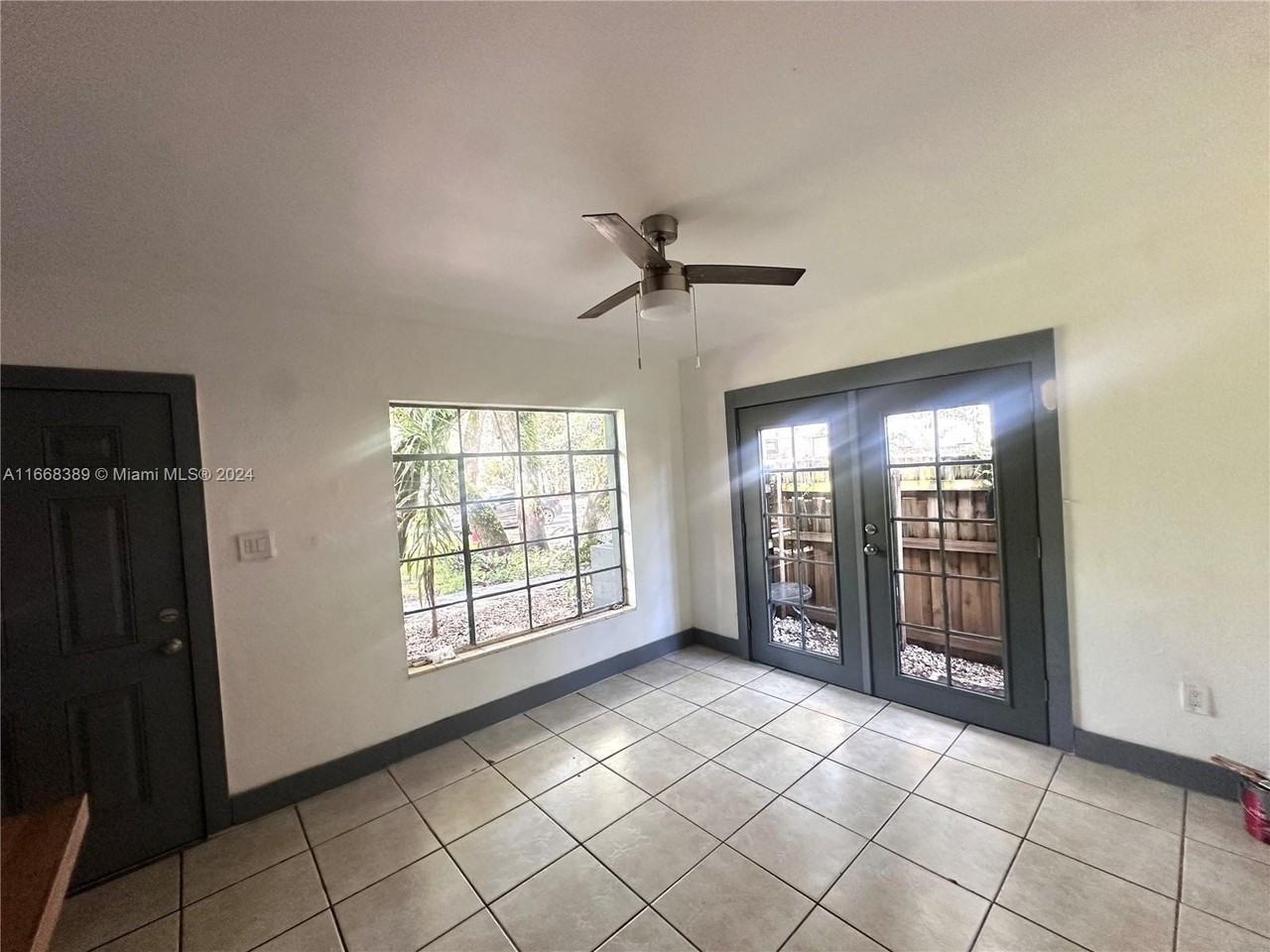 1418 Sw 27th St #1 - Photo 5 of 13