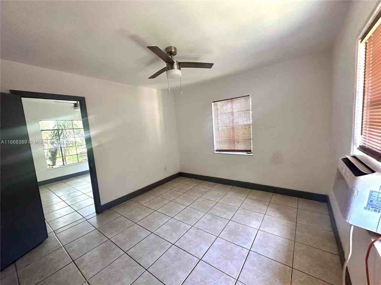 1418 Sw 27th St #1 - Photo 6 of 13