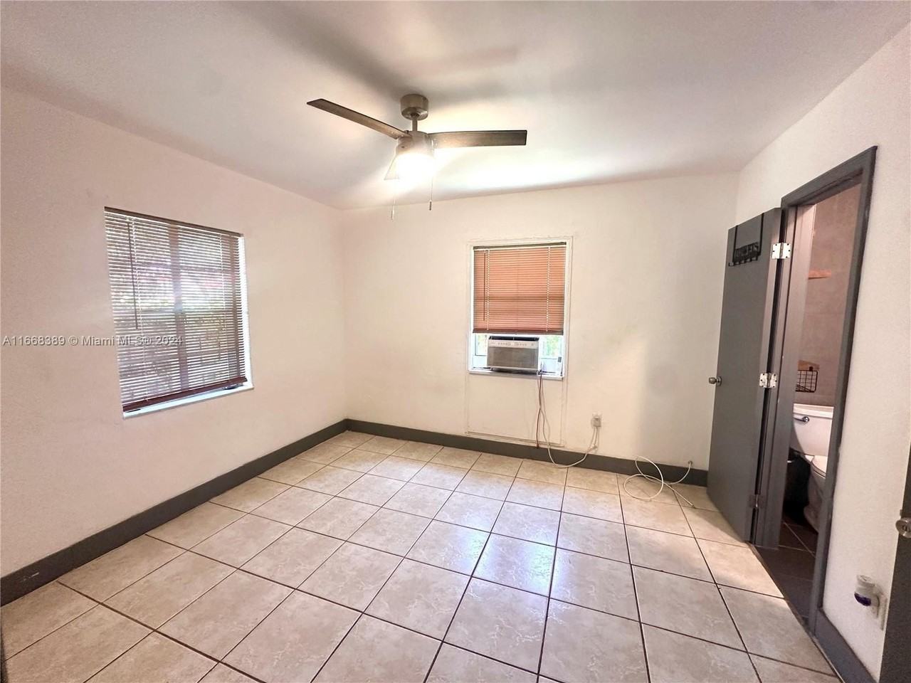 1418 Sw 27th St #1 - Photo 7 of 13