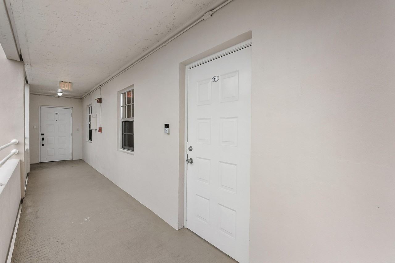 3900 Oaks Clubhouse Dr #411 - Photo 5 of 21