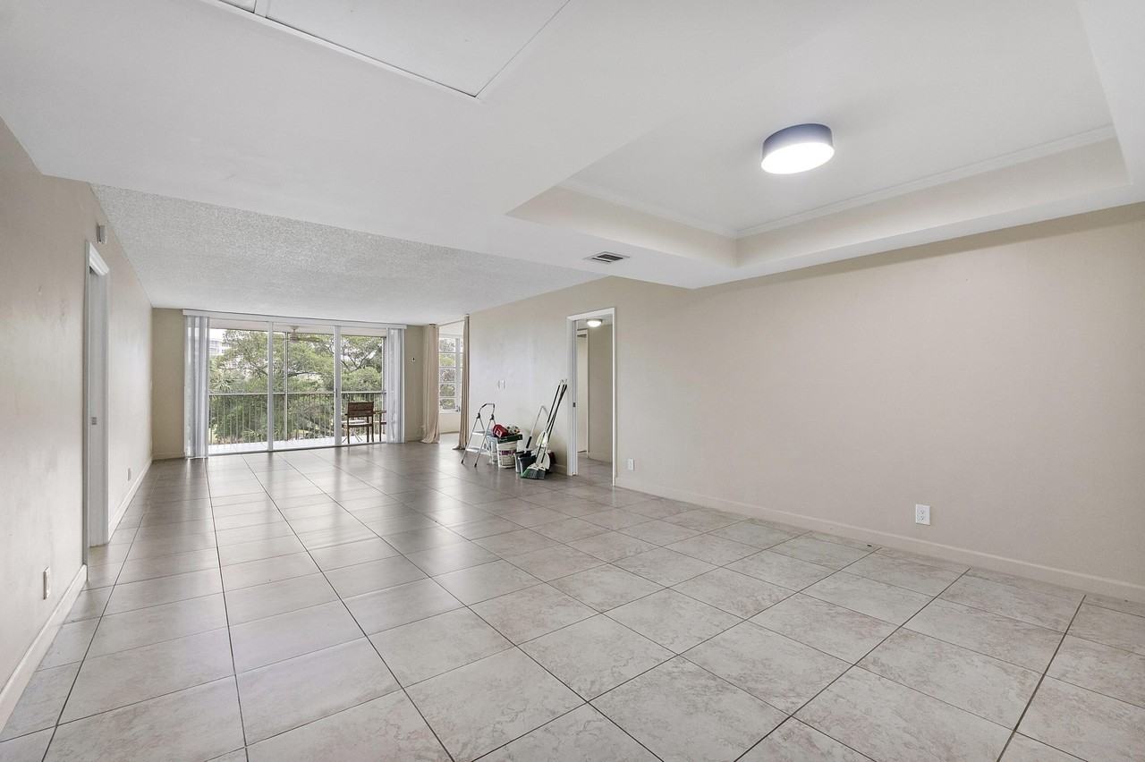 3900 Oaks Clubhouse Dr #411 - Photo 7 of 21